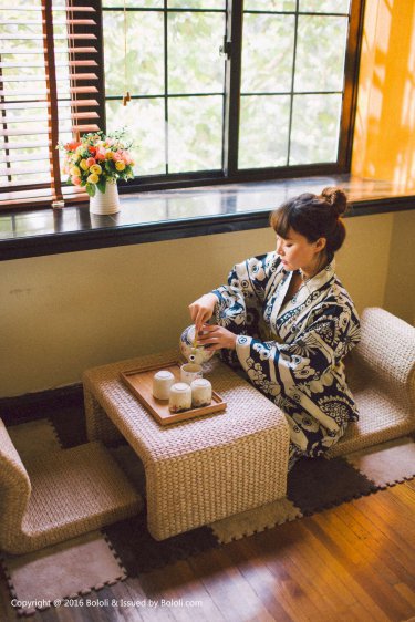 大龟慢慢挺进女友闺蜜的体内视频